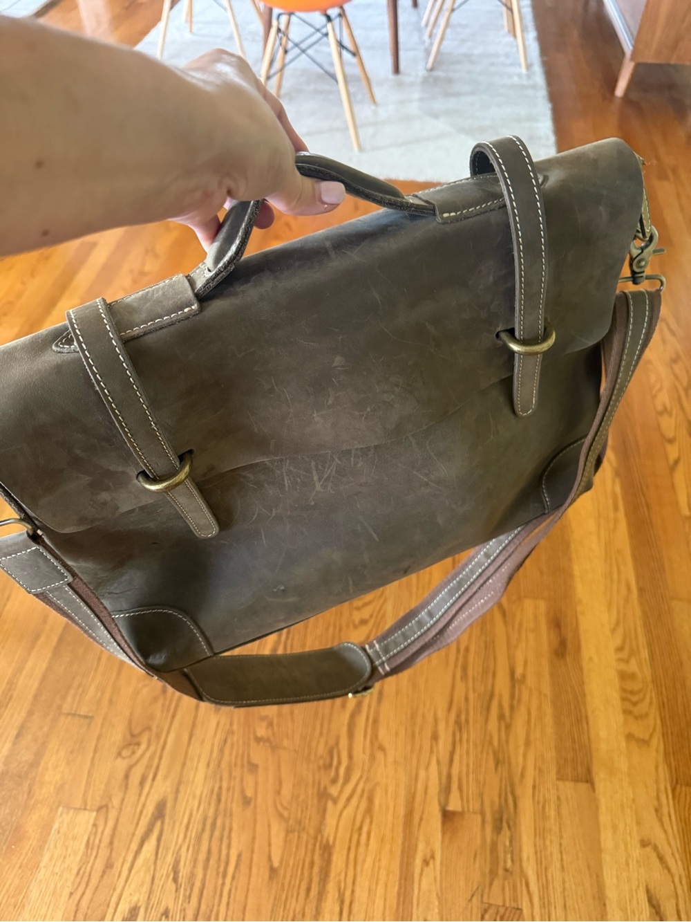 Vintage-Inspired Olive Brown Leather Messenger Bag with Adjustable Strap